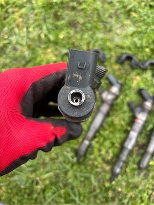 Vând injectoare bmw e46 2.0d 150cp