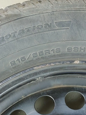 Set roti cu cauciucuri de iarna 215/65R16, set capace si set jante tabla originale Renault. - imagine 9