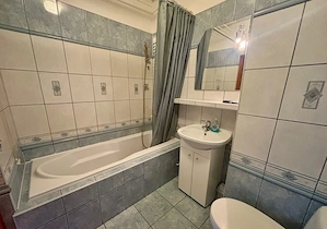 De inchiriat garsoniera in zona Soarelui - imagine 2