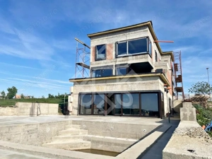 Casa spatioasa de vanzare cu teren 1146 mp, zona Colinelor - imagine 3