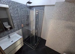 Se oferă spre închiriere apartament 2 camere, complet mobilat - imagine 9