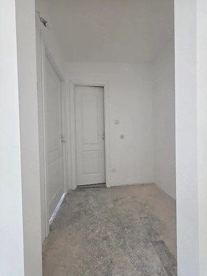 Vand apartament 3 camere ,renovat  - imagine 8