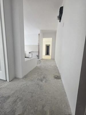 Vand apartament 3 camere ,renovat  - imagine 3