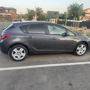 Opel Astra J 1.6 Diesel 2011 Euro 5   Navigație, Clima, Senzori Parcare - imagine 2
