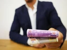 OFERIM ÎMPRUMUTURI ȘI investiții către întreprinzări și profesioniști.