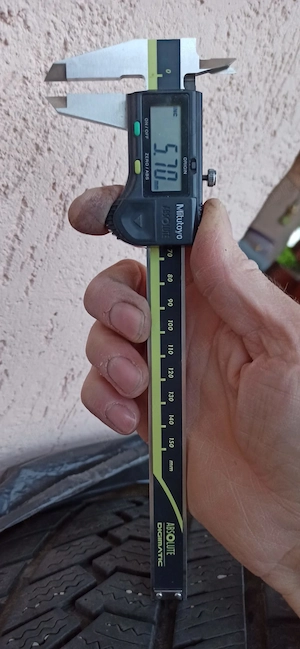 Vand 2 anvelope 235/45/R18 iarna - imagine 2