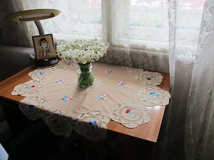 fata de masa cu broderie si macrame veche vinted
