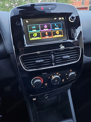 Renault Clio -Anul 2019- 0.9(Benzină), 75 Cai, 111.000 km - imagine 8