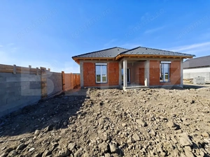 Casa rosu Osorhei | 553 mp | dublu front | potential mare - imagine 2