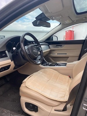 Jaguar XF 20d RWD E-Performance Prestige - imagine 10