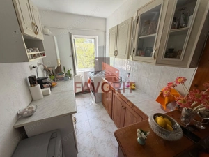 Decomandat. Cu centrala proprie. Etaj intermediar - imagine 3