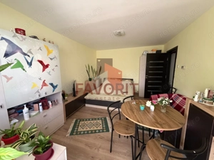 Decomandat. Cu centrala proprie. Etaj intermediar - imagine 2