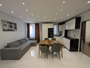 Apartament cu 3 camere, zona Metro