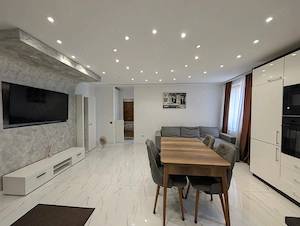 Apartament cu 3 camere, zona Metro - imagine 2