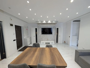 Apartament cu 3 camere, zona Metro - imagine 3