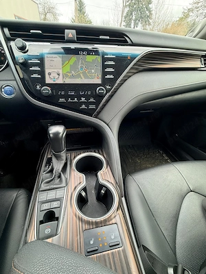 Vând Toyota Camry 2019 Hybrid, echipare Luxury, în stare foarte bună. - imagine 7