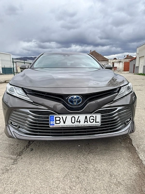 Vând Toyota Camry 2019 Hybrid, echipare Luxury, în stare foarte bună. - imagine 2
