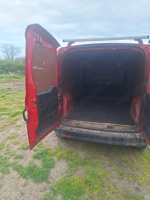 Vând mașina Opel combo 1,3 dizel