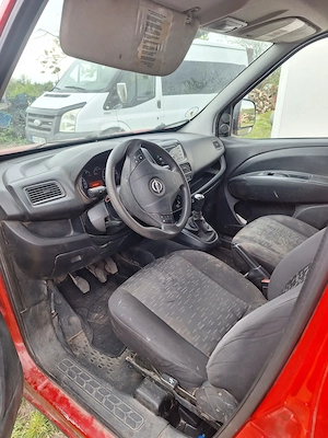 Vând mașina Opel combo 1,3 dizel - imagine 5