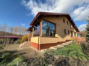 Casa si teren 1500 mp. Girov