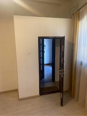 inchiriez Garsoniera Piata Romana - ASE - imagine 3