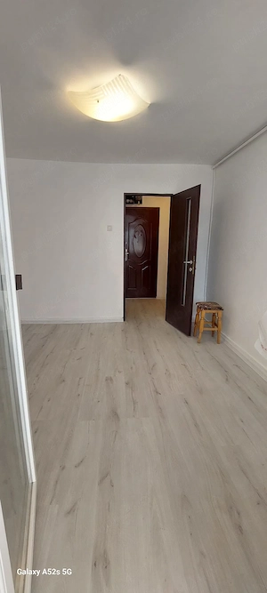 Garsoniera spatioasa Tractorul - imagine 2