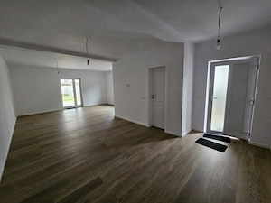 	Proprietar vând ap.cu 3 camere 2 băi în duplex nou, Mănăstirea Şag, "La doi paşi"  - imagine 2