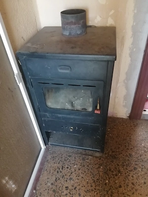 Semineu cu încălzire pe lemne 