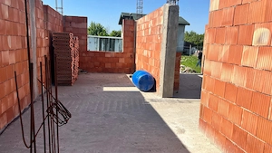 Teren de vânzare cu construcție începută   ideal pentru locuință într-o zonă liniștită - imagine 3