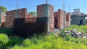 Teren de vânzare cu construcție începută   ideal pentru locuință într-o zonă liniștită - imagine 5