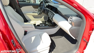 Mercedes-Benz A 200 tractiune fata cutie viteze automată   Compactă premium, sportivă și sigură! - imagine 7