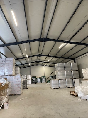 vând structură metalice îmbrăcate și un panou