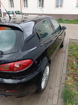 vând Alfa Romeo 147 - imagine 2