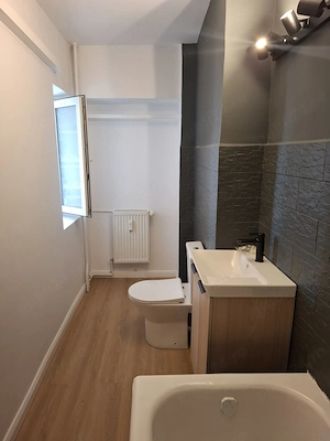 Apartament de închiriat, 3 camere, spațios și luminos Piața Victoriei-nemobilat - imagine 4