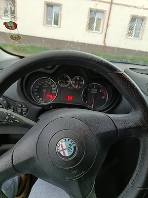 vând Alfa Romeo 147