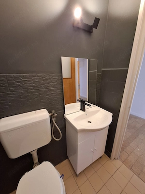 Apartament de închiriat, 3 camere, spațios și luminos Piața Victoriei-nemobilat - imagine 5