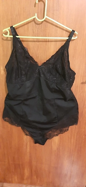 Vand urgent body negru cu dantela, marime mare
