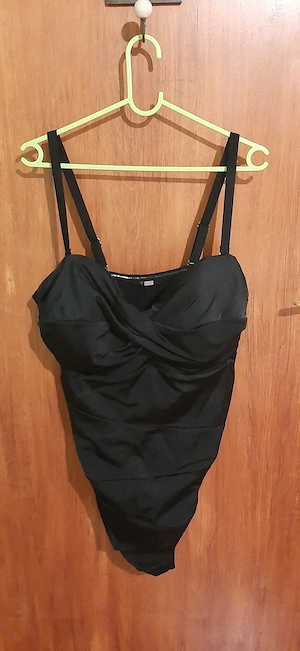 Vand urgent costum baie 3XXL, impecabil