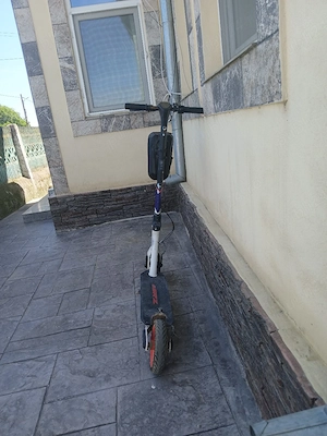 Vând trotineta electrica aprilia esrz 