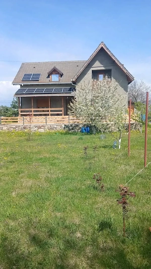 Vind casă cu 2800mp