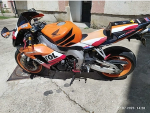 Honda CBR 1000 RR Repsol 2007 - imagine 2