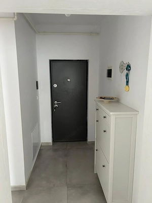 Decomandat. La asfalt. Mobilat si utilat. Bucatarie inchisa. Etaj intermediar - imagine 10