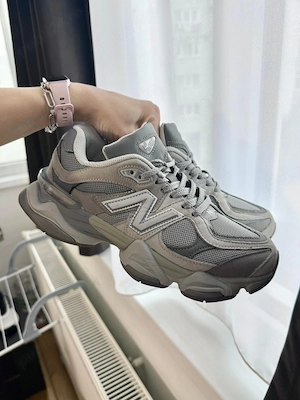Adidasi New Balance 9060