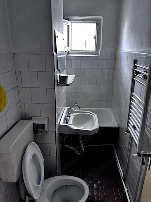 Garsoniera confort 1 decomandata   zona Brosteni   etaj 2din4   Pret: 42.000  neg.   - imagine 3