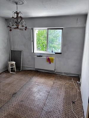 Garsoniera confort 1 decomandata   zona Brosteni   etaj 2din4   Pret: 42.000  neg.  