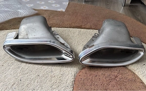 Vând ornamente evacuare Mercedes-Benz originale (stânga + dreapta)