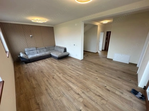 Duplex cu camera pe parter