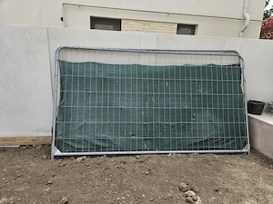 Două porți temporare acces 3.5 m + plasă și susținere