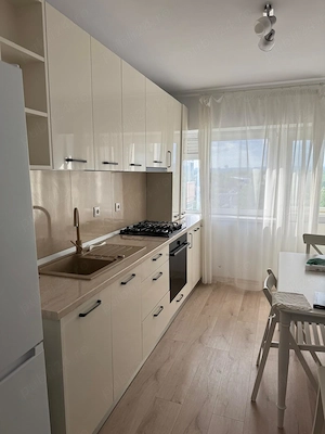 Apartament 2 camere decomandat de inchiriat ultracentral Targoviste  - imagine 2