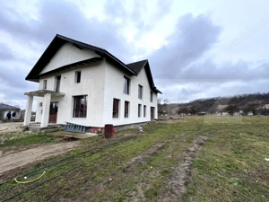 Pensiune în construcție cu potențial turistic și teren generos. 420mp utili 